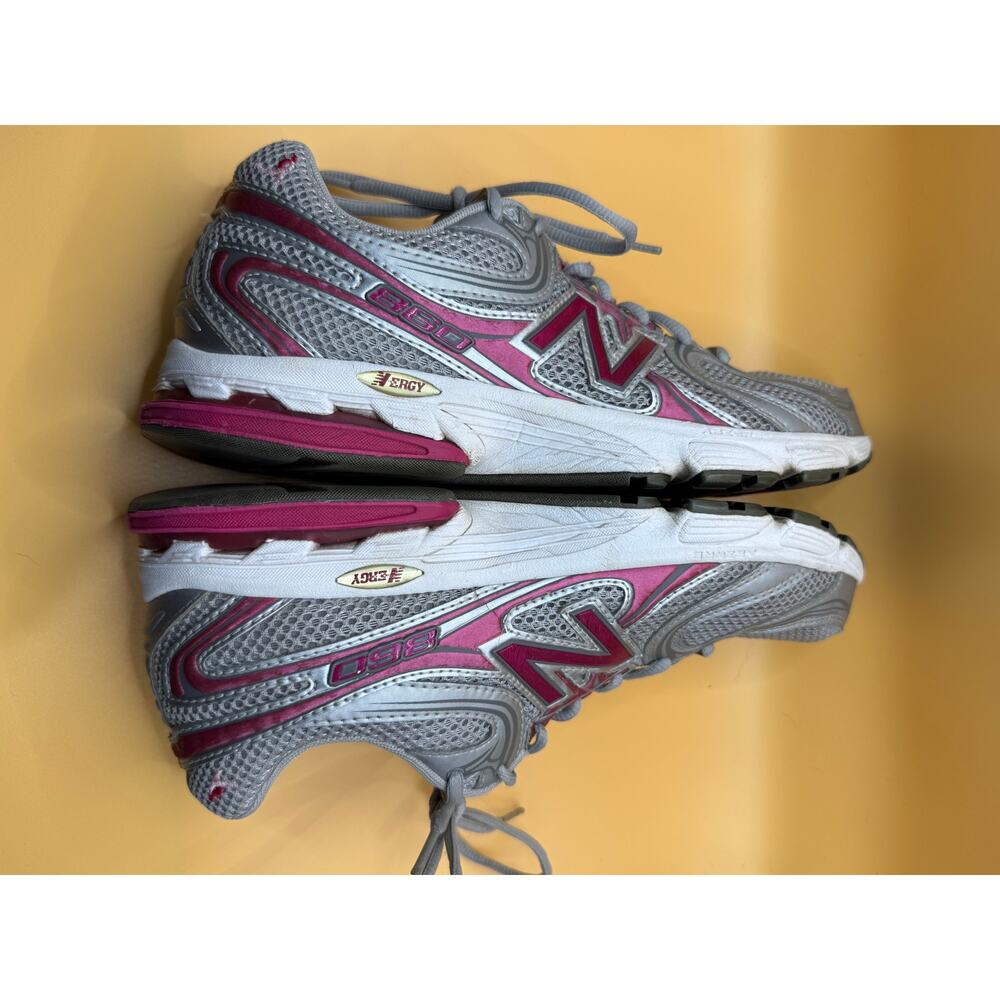New Balance 860 Susan B Koman Breast Cancer Special Edition Size 10w - Picture 4 of 6